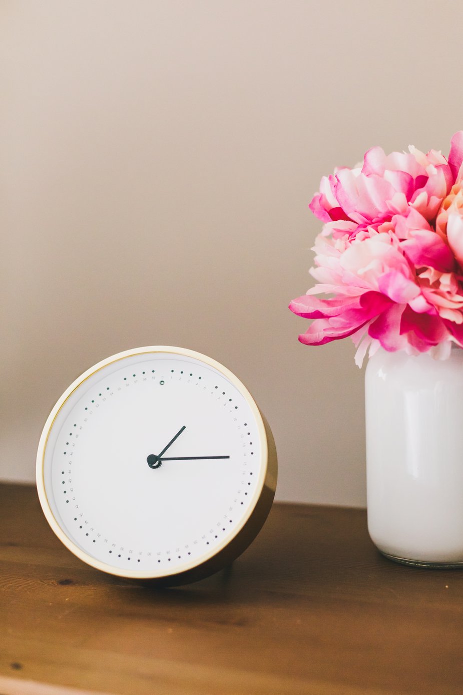 clock-and-flowers-on-side-table