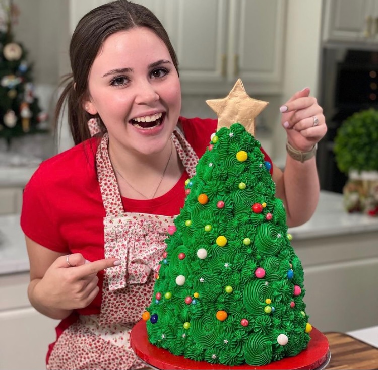 Buttercream Christmas Tree Cake Tutorial - Curly Girl Kitchen