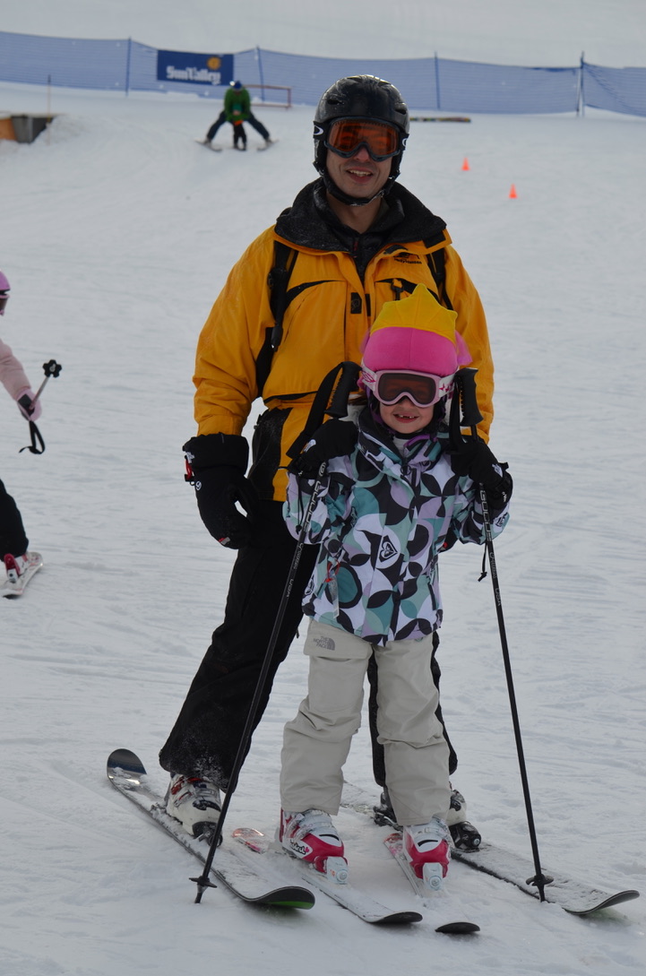 Little Melina skiing