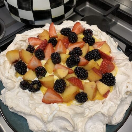 delicious pavlova