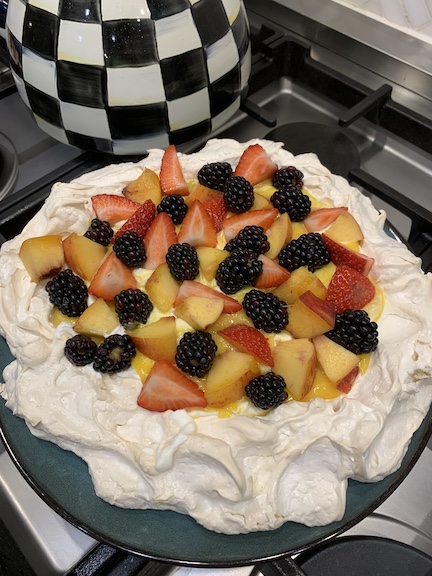 delicious pavlova